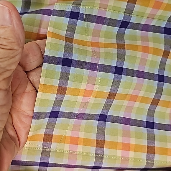 ALAN FLUSSER, Mens plaid short sleeve shirt. Size large. Just dry cleaned. down - Picture 4 of 10